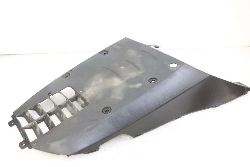 photo de BAS DE CAISSE SUZUKI BURGMAN 125 (2018 - 2021) - Vue d’ensemble