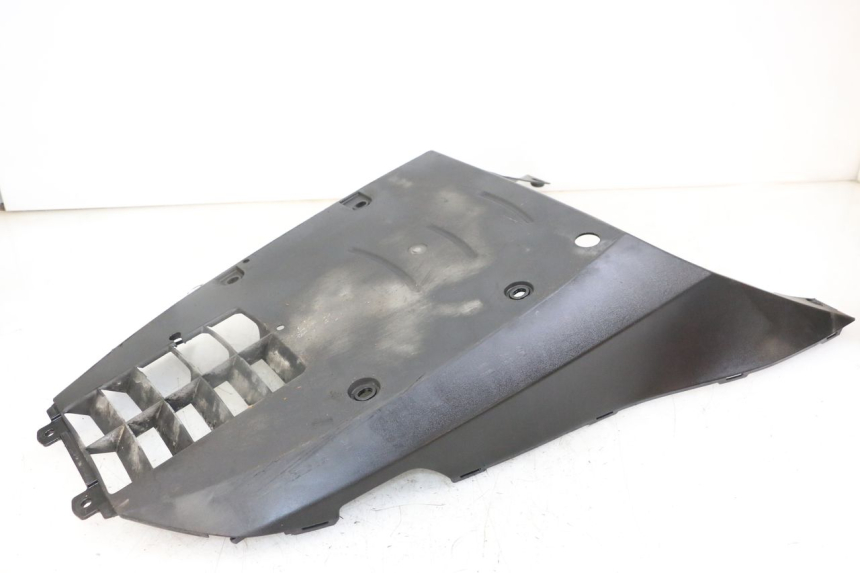 photo de BAS DE CAISSE SUZUKI BURGMAN 125 (2018 - 2021) - Points de fixation