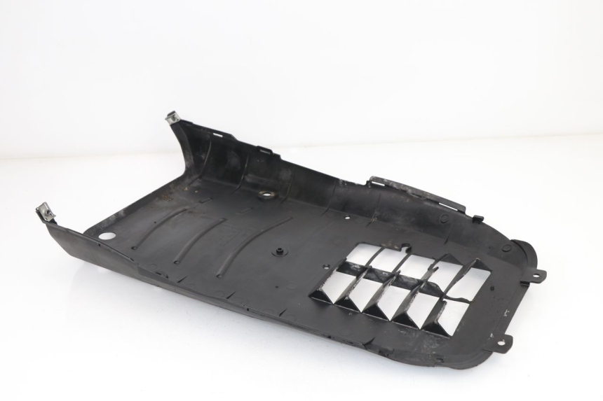 photo de BAS DE CAISSE SUZUKI UH BURGMAN 125 (2002 - 2006) - Gros plan technique