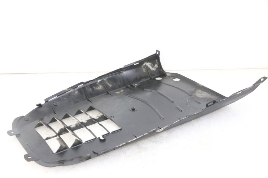 photo de BAS DE CAISSE SUZUKI UH BURGMAN 125 (2002 - 2006) - Détail de la pièce