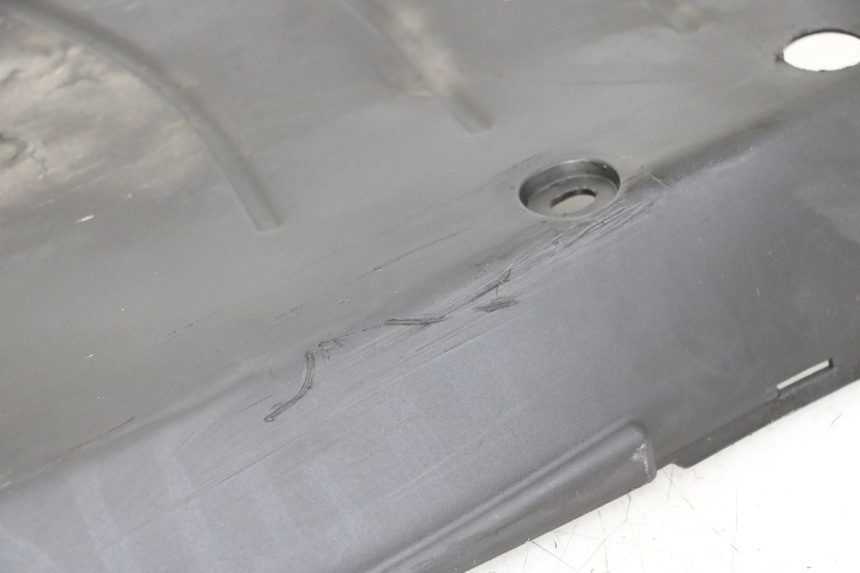 photo de BAS DE CAISSE SUZUKI UH BURGMAN 125 (2002 - 2006) - Points de fixation