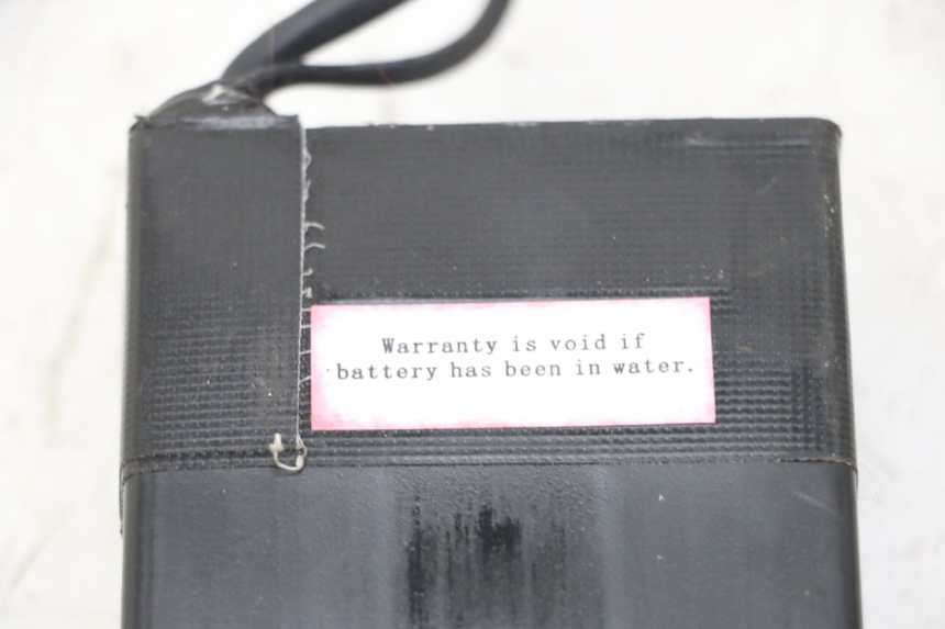 photo de BATTERIE URBANGLIDE 100XS 1 - Gros plan technique