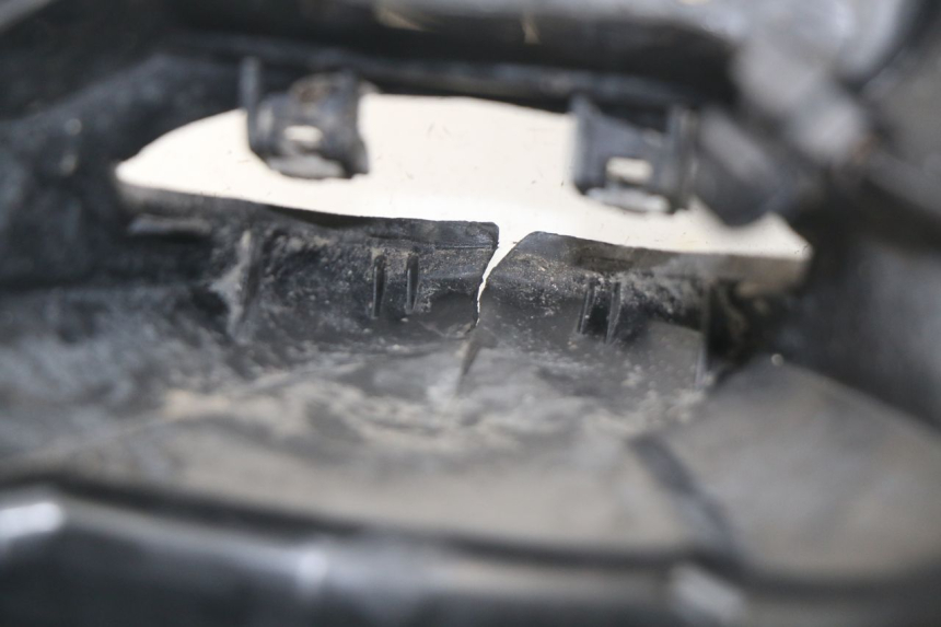 photo de BAVETTE ARRIERE PIAGGIO FLY IE 125 (2012 - 2017) - Zoom état d’usage