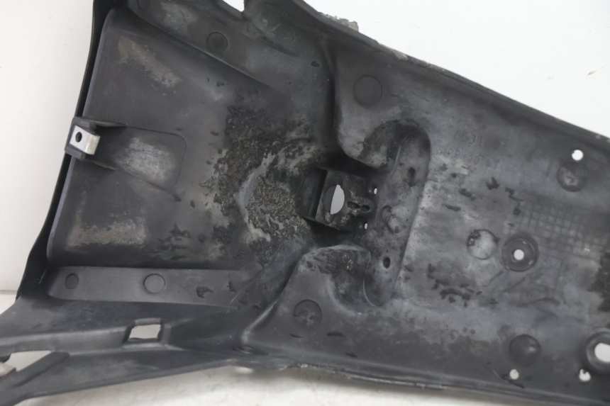 photo de BAVETTE ARRIERE GILERA GP 800 (2007 - 2013) - Vue rapprochée