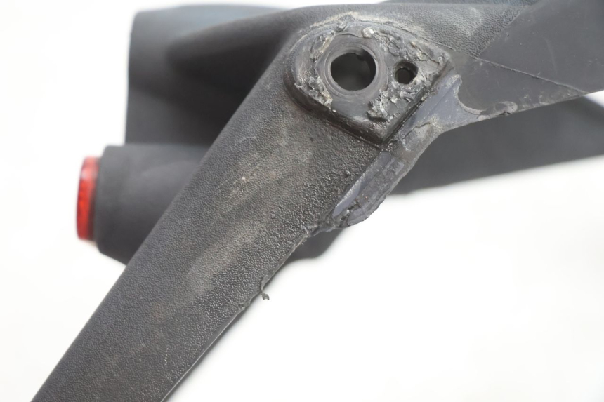 photo de BAVETTE ARRIERE GILERA GP 800 (2007 - 2013) - État de surface