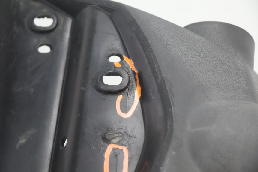 photo de BAVETTE ARRIERE PEUGEOT KISBEE 4T 50 (2018 - 2022) - Points de fixation