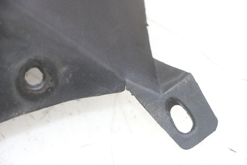 photo de BAVETTE ARRIERE MBK BOOSTER SPIRIT NAKED 50 (2004 - 2017) - Détail de la pièce