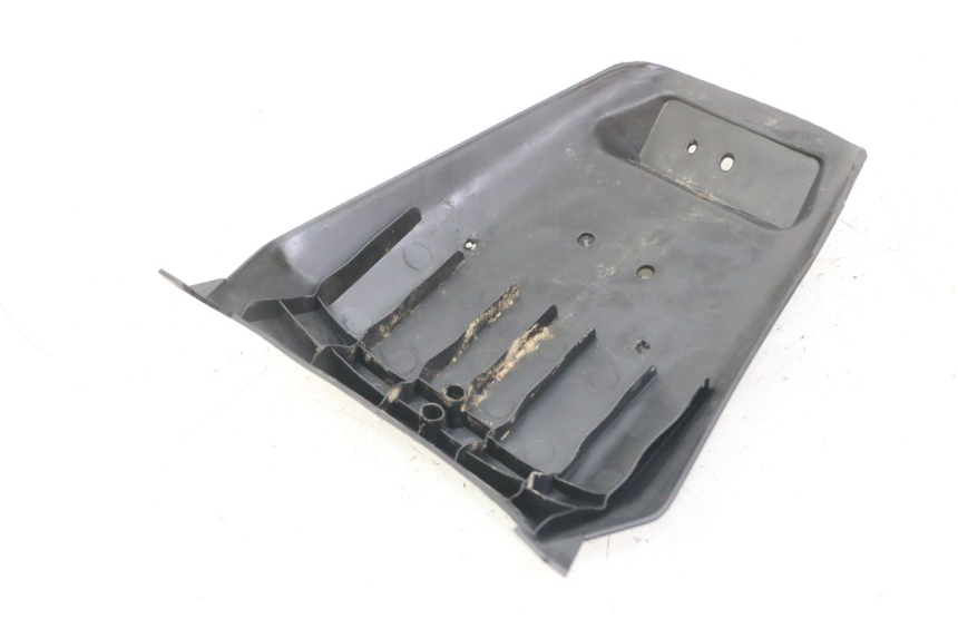 photo de BAVETTE ARRIERE MBK BOOSTER SPIRIT NAKED 50 (2004 - 2017) - Gros plan technique