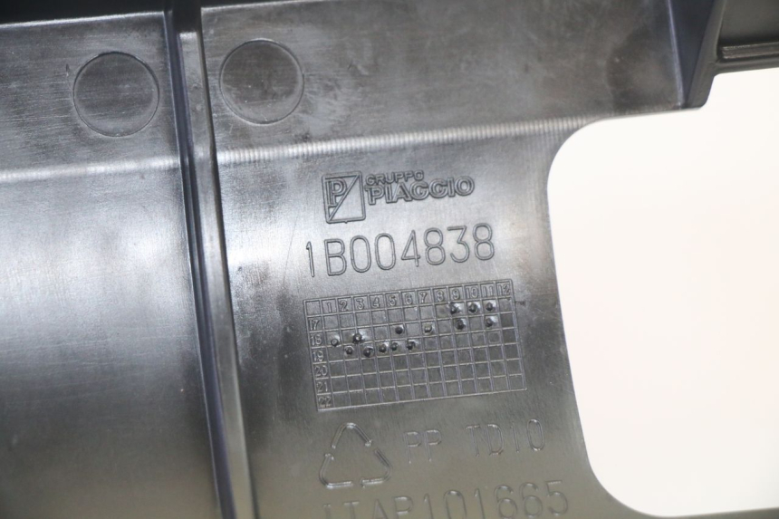 photo de BAVETTE ARRIERE PIAGGIO MP3 HPE 350 (2018 - 2020) - Pièce contrôlée