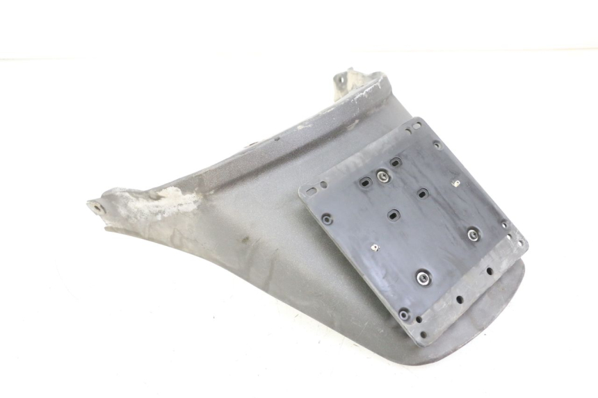 photo de BAVETTE ARRIERE PIAGGIO X8 125 (2004 - 2007) - Autre angle de vue