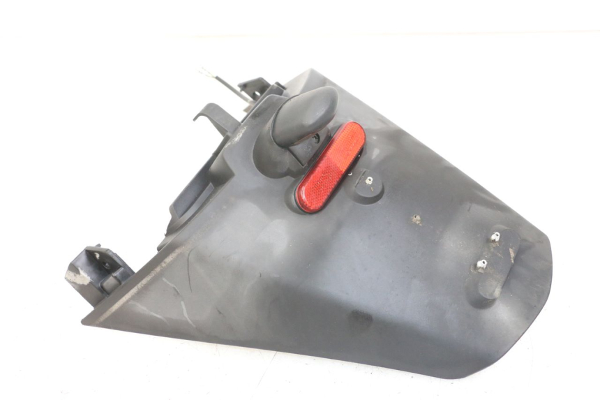 photo de BAVETTE ARRIERE PEUGEOT SATELIS 125 (2006 - 2009) - Gros plan technique