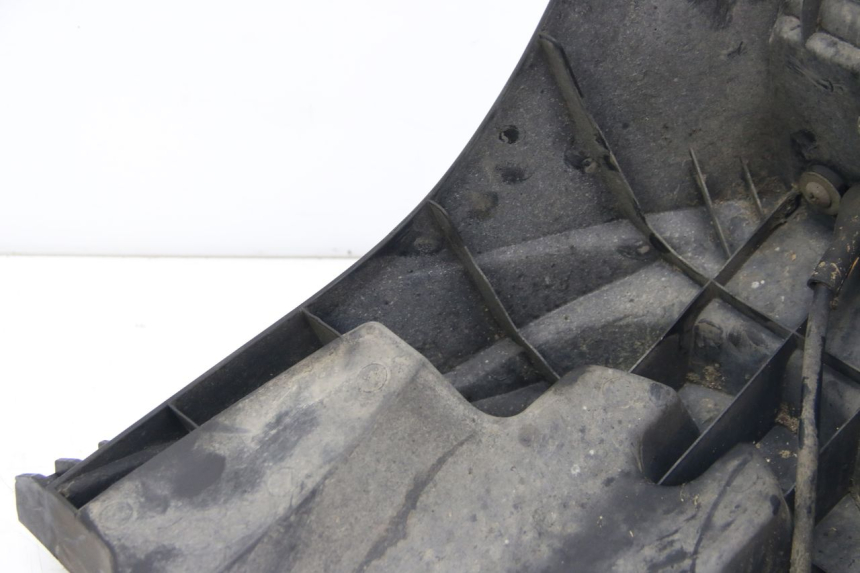 photo de BAVETTE ARRIERE SUZUKI SIXTEEN 125 (2008 - 2010) - Détail de la pièce