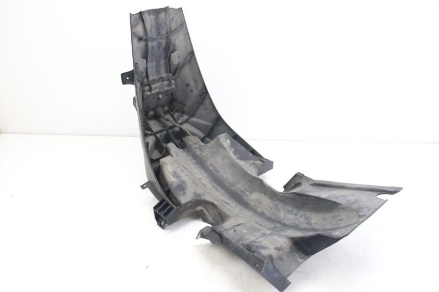 photo de BAVETTE ARRIERE SUZUKI SIXTEEN 125 (2008 - 2010) - Autre angle de vue