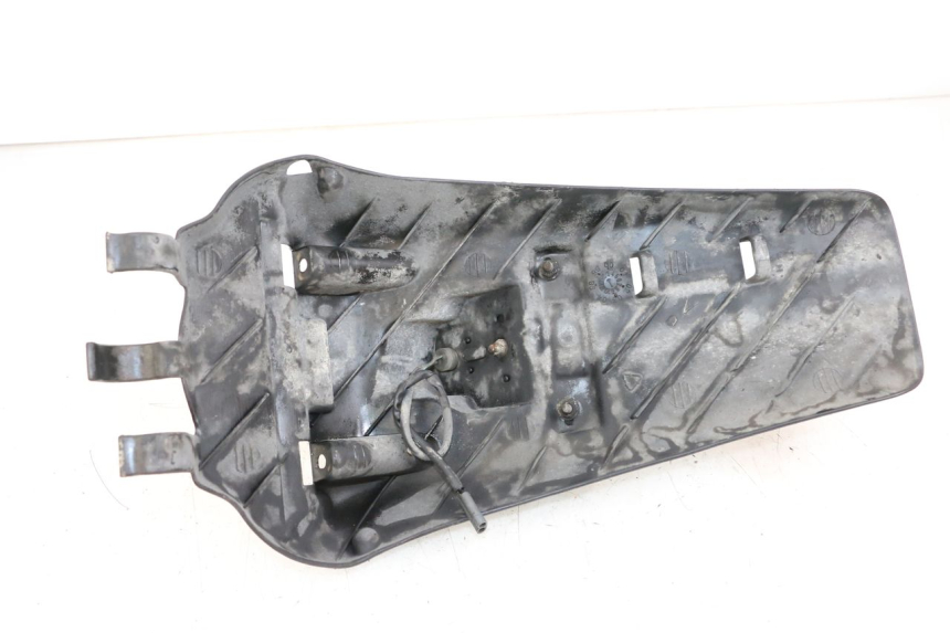 photo de BAVETTE ARRIERE YAMAHA YP MAJESTY 125 (2002 - 2006) - Détail de la pièce