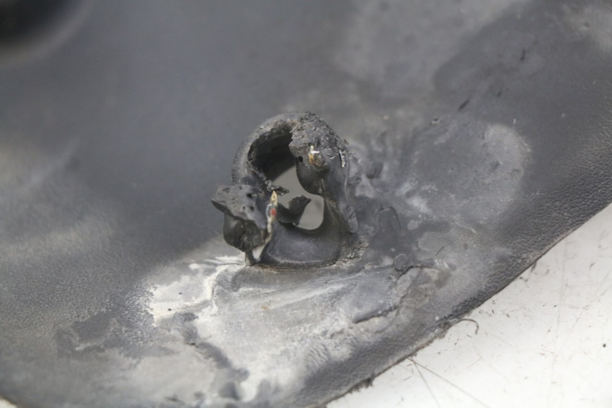 photo de BAVETTE ARRIERE PIAGGIO ZIP 4T 50 (2018 - 2020) - Gros plan technique