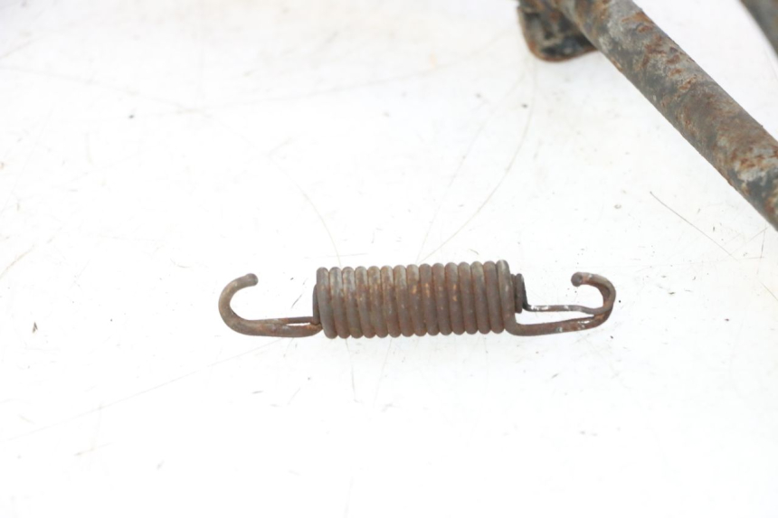 photo de BEQUILLE CENTRALE KYMCO AGILITY PREMIUM 50 (2007 - 2010) - Points de fixation