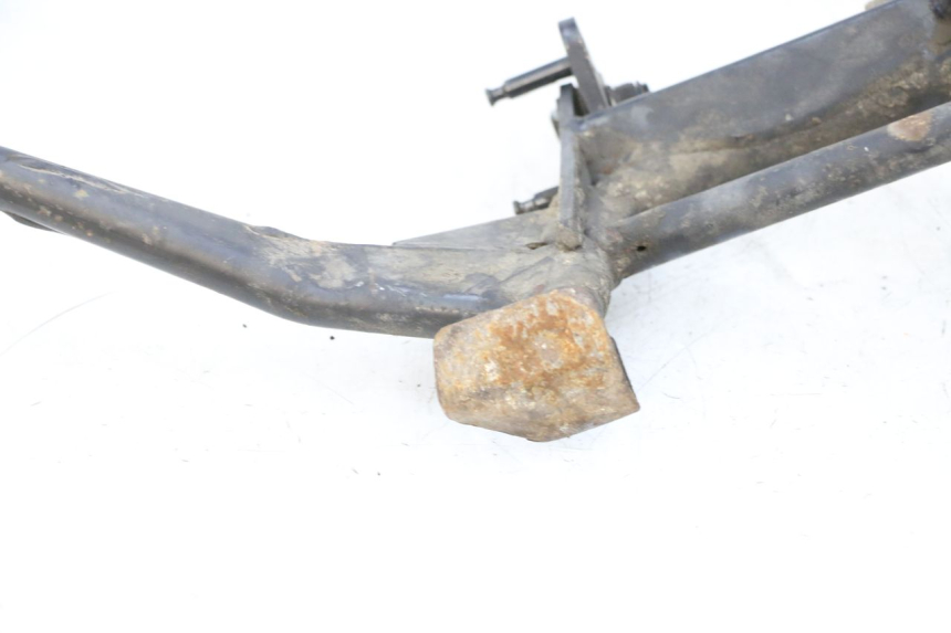 photo de BEQUILLE CENTRALE SUZUKI BURGMAN EXECUTIVE ABS 650 (2006 - 2012) - Gros plan technique