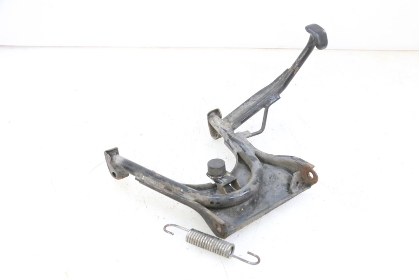 photo de BEQUILLE CENTRALE PEUGEOT DJANGO 4T 50 (2014 - 2019) - Gros plan technique