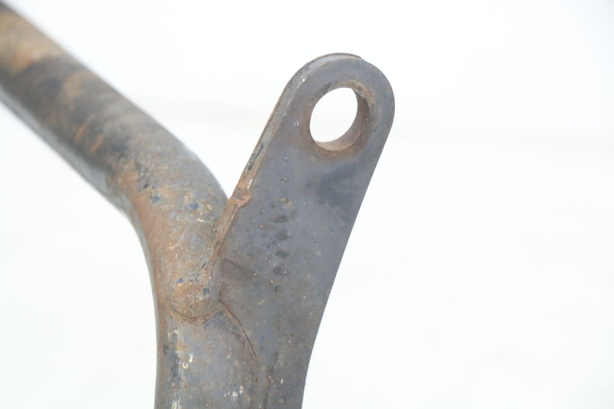 photo de BEQUILLE CENTRALE HONDA FES PANTHEON 2T 125 (1998 - 2002) - Autre angle de vue