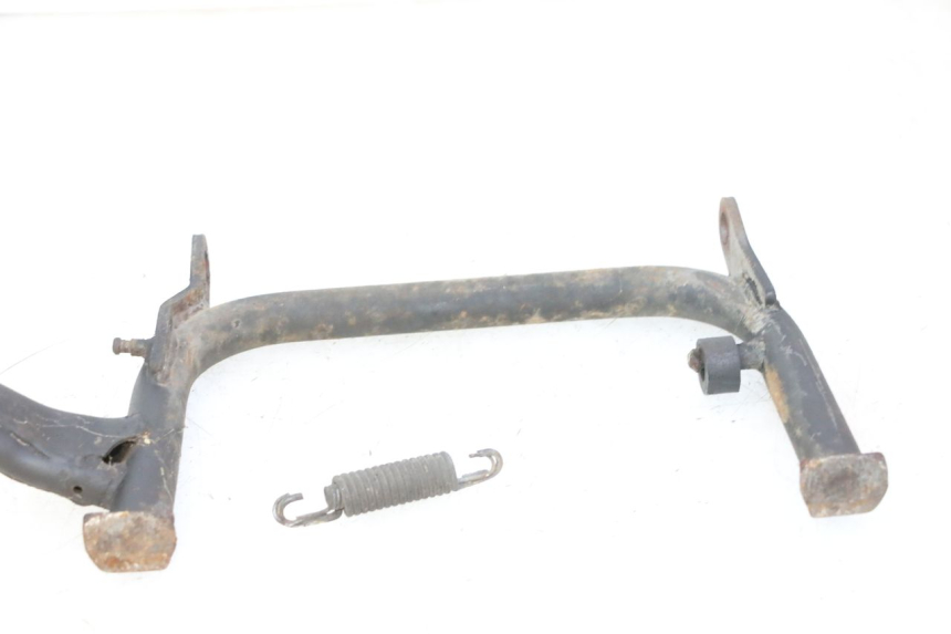 photo de BEQUILLE CENTRALE KYMCO GRAND DINK 125 (2002 - 2007) - Autre angle de vue