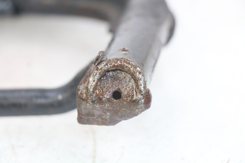 photo de BEQUILLE CENTRALE SYM GTS EFI 125 (2012 - 2016) - Gros plan technique