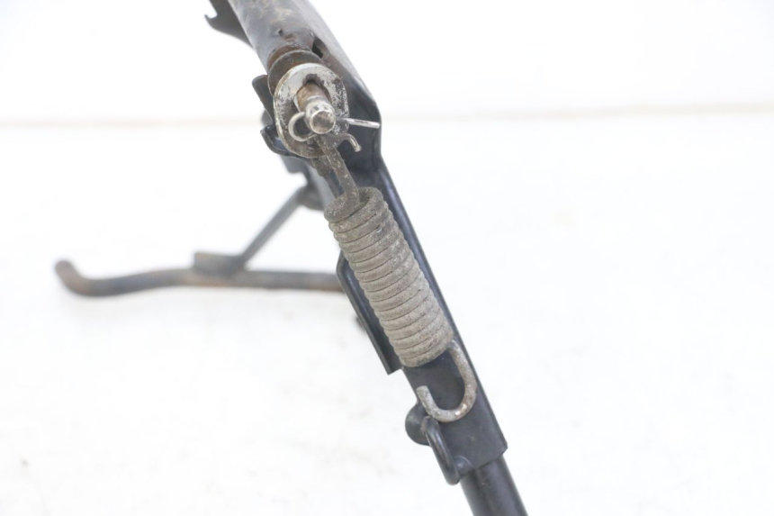 photo de BEQUILLE CENTRALE PEUGEOT JET FORCE CARBU 50 (2003 - 2016) - Zoom état d’usage