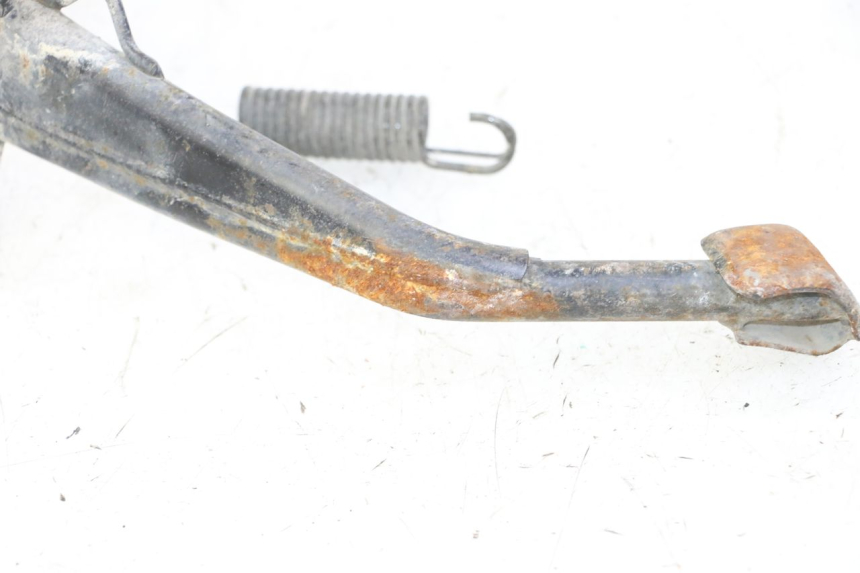 photo de BEQUILLE CENTRALE SYM JOYMAX 125 (2010 - 2017) - Autre angle de vue