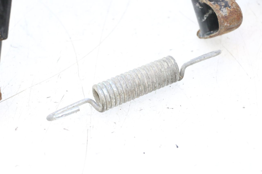 photo de BEQUILLE CENTRALE PEUGEOT KISBEE 4T 50 (2010 - 2017) - Détail de la pièce