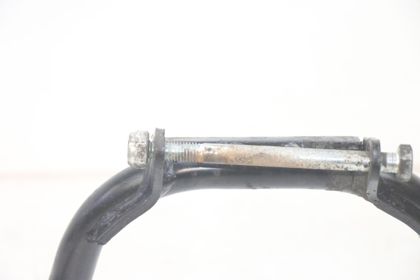 photo de BEQUILLE CENTRALE PIAGGIO MP3 HPE 300 (2019 - 2026) - Gros plan technique