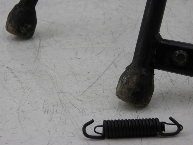 photo de BEQUILLE CENTRALE QINGQI SPEEDY 50 (2005 - 2007) - Autre angle de vue