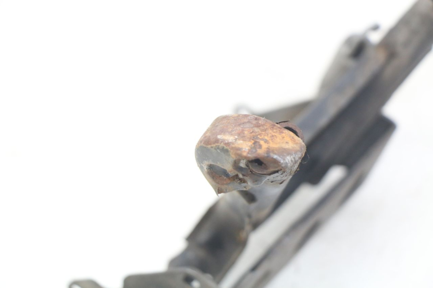 photo de BEQUILLE CENTRALE PEUGEOT SATELIS 125 (2010 - 2012) - Zoom état d’usage