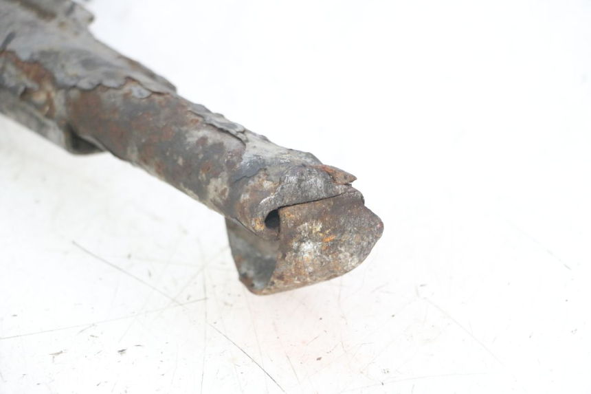 photo de BEQUILLE CENTRALE PEUGEOT SATELIS 125 (2013 - 2018) - Autre angle de vue