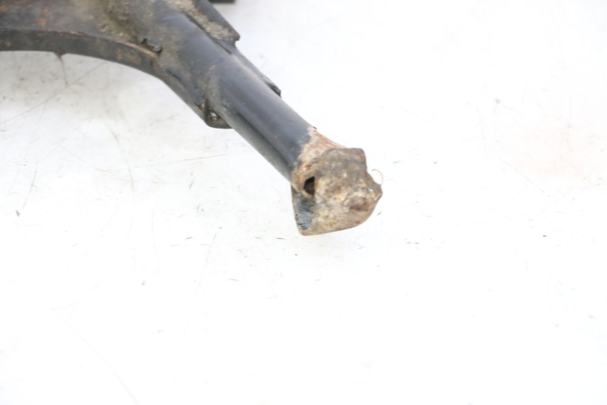 photo de BEQUILLE CENTRALE PEUGEOT SATELIS 125 (2006 - 2009) - Gros plan technique