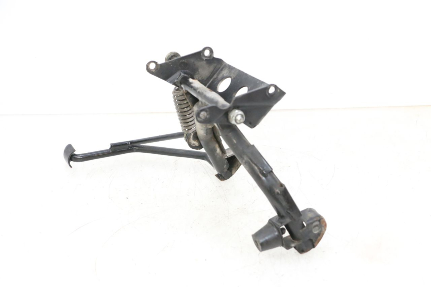 photo de BEQUILLE CENTRALE PEUGEOT SATELIS 125 (2013 - 2018) - Autre angle de vue