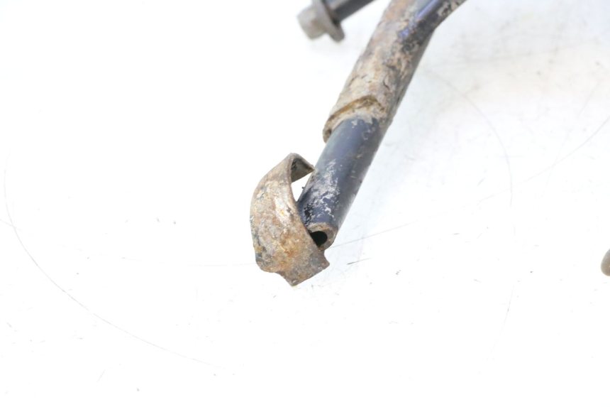 photo de BEQUILLE CENTRALE PEUGEOT SATELIS 125 (2013 - 2018) - Gros plan technique
