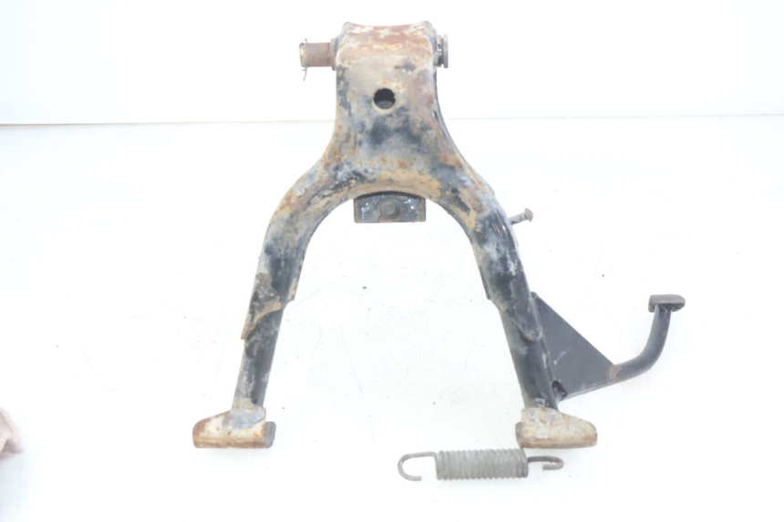 photo de BEQUILLE CENTRALE DAELIM VL DAYSTAR 125 (2000 - 2011) - Détail de la pièce