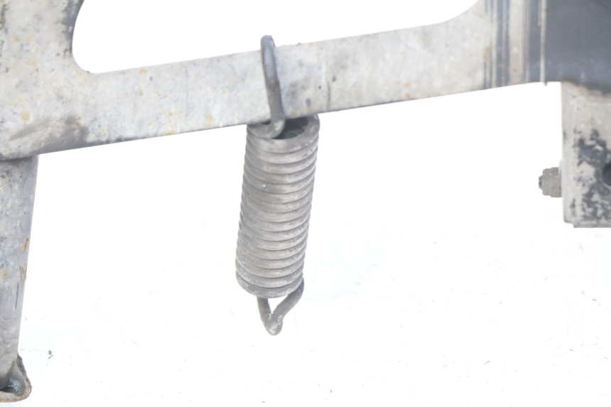 photo de BEQUILLE CENTRALE YAMAHA X-MAX XMAX 125 (2010 - 2013) - Gros plan technique