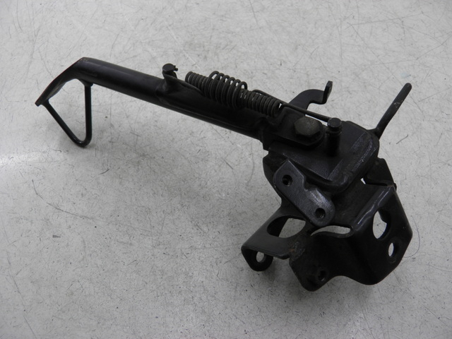 photo de BEQUILLE LATERALE SUZUKI BURGMAN EXECUTIVE 650 (2008 - 2010) - Gros plan technique