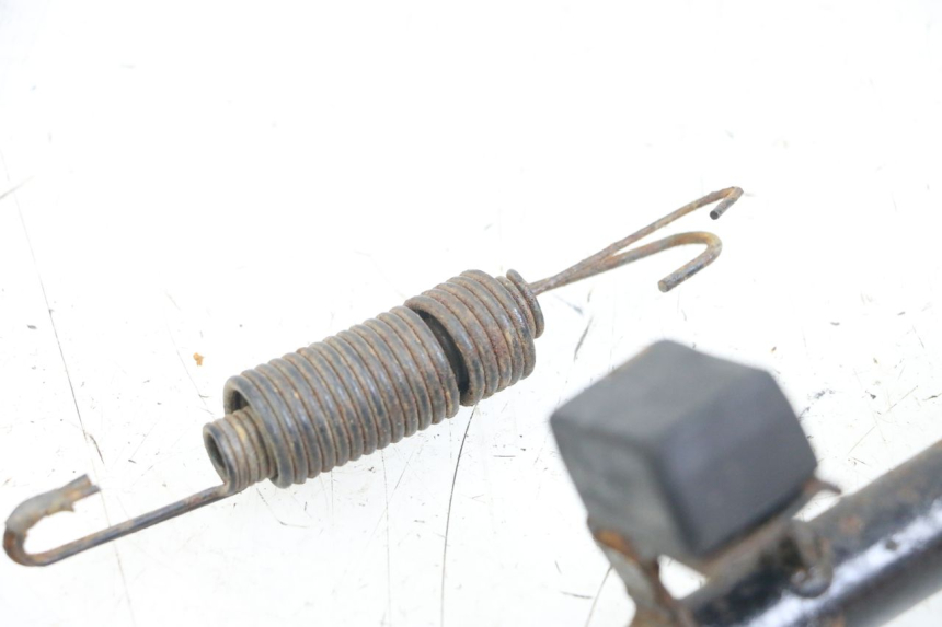 photo de BEQUILLE LATERALE KYMCO AGILITY 4T 50 (2018 - 2022) - Gros plan technique