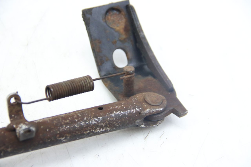 photo de BEQUILLE LATERALE MBK BOOSTER SPIRIT 50 (1999 - 2003) - Gros plan technique