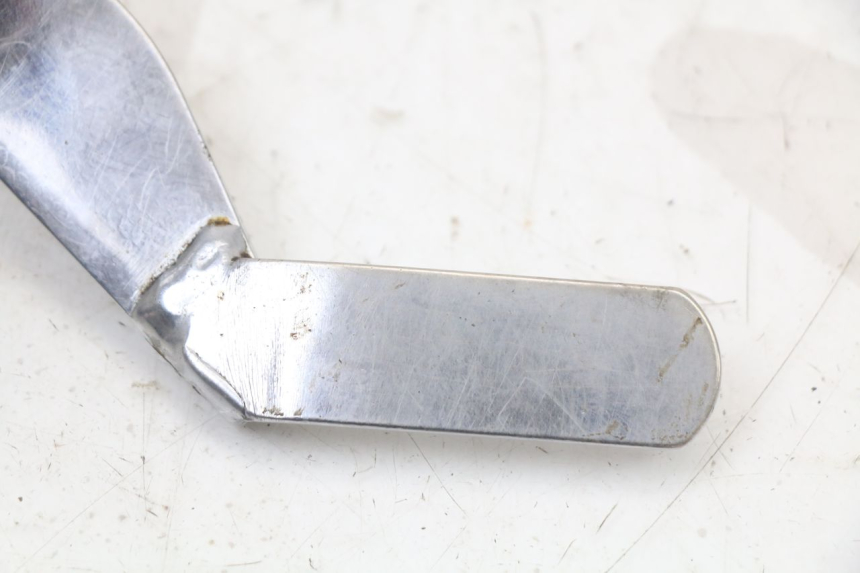 photo de BEQUILLE LATERALE HARLEY DAVIDSON SPORTSTER XL CUSTOM 883 (1999 - 2006) - Gros plan technique