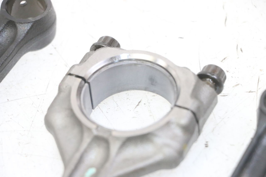 photo de BIELLE HONDA CB R 1000 (2018 - 2023) - Gros plan technique