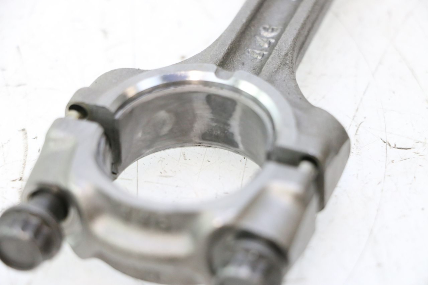 photo de BIELLE SUZUKI GSR 600 (2005 - 2012) - Zoom composants