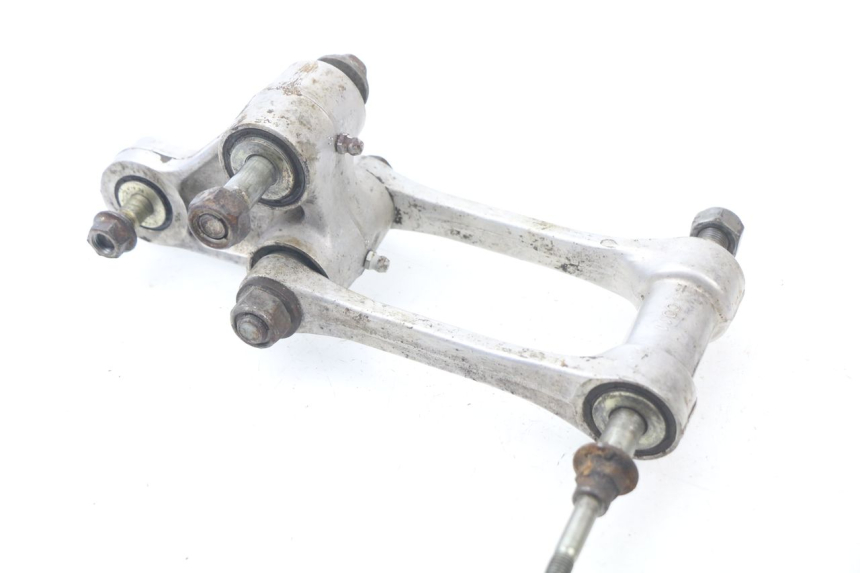 photo de BIELLETTE AMORTISSEUR HONDA CR 125 (2000 - 2001) - Gros plan technique