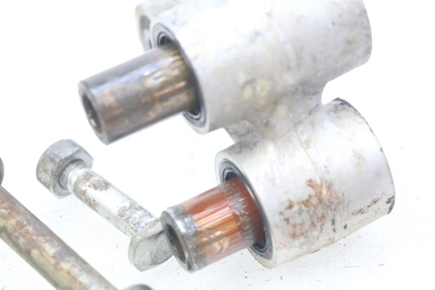 photo de BIELLETTE AMORTISSEUR HONDA CRF CR-F 450 (2005 - 2008) - Points de fixation