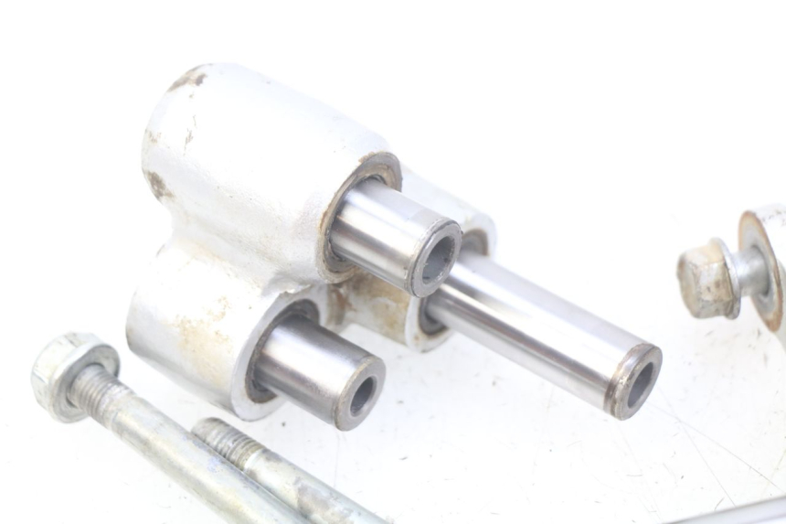 photo de BIELLETTE AMORTISSEUR HONDA CRF CR-F 125 (2022 - 2023) - Gros plan technique