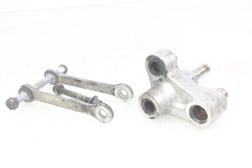 photo de BIELLETTE AMORTISSEUR YAMAHA FZS FAZER 600 (1998 - 2001) - Gros plan technique