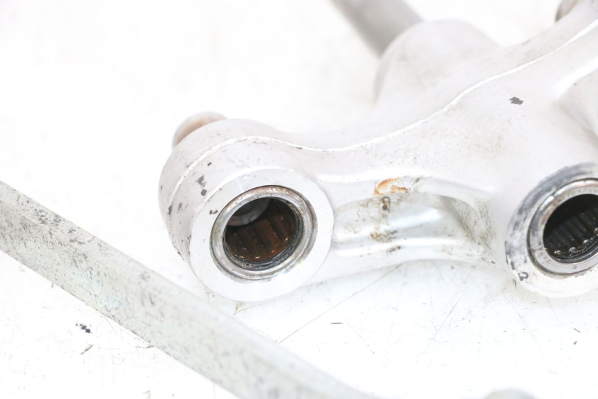 photo de BIELLETTE AMORTISSEUR SUZUKI GSF N BANDIT 600 (1996 - 1999) - Gros plan technique