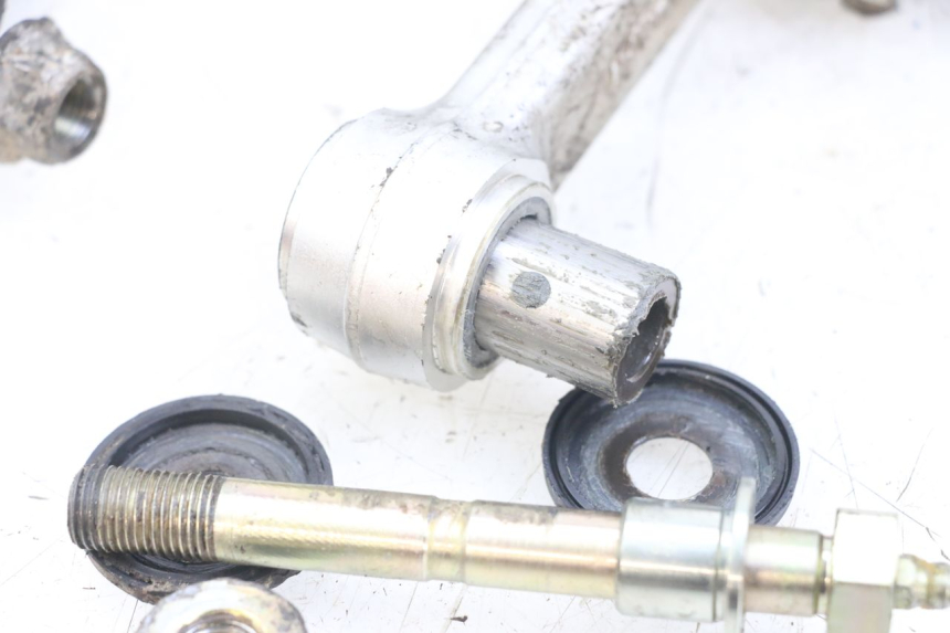 photo de BIELLETTE AMORTISSEUR TRIUMPH SPEED TRIPLE T301 900 (1994 - 1996) - Détails caractéristiques