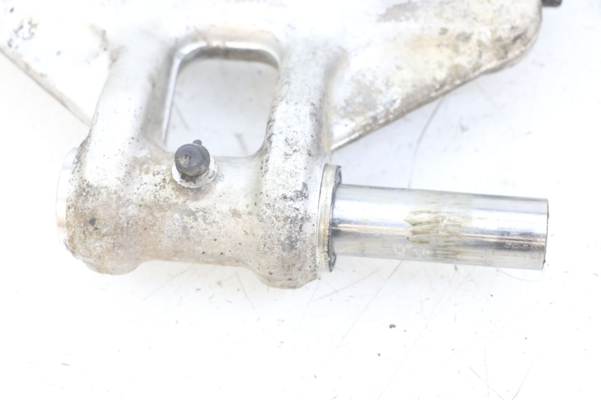 photo de BIELLETTE AMORTISSEUR TRIUMPH SPEED TRIPLE T301 900 (1994 - 1996) - Vue rapprochée